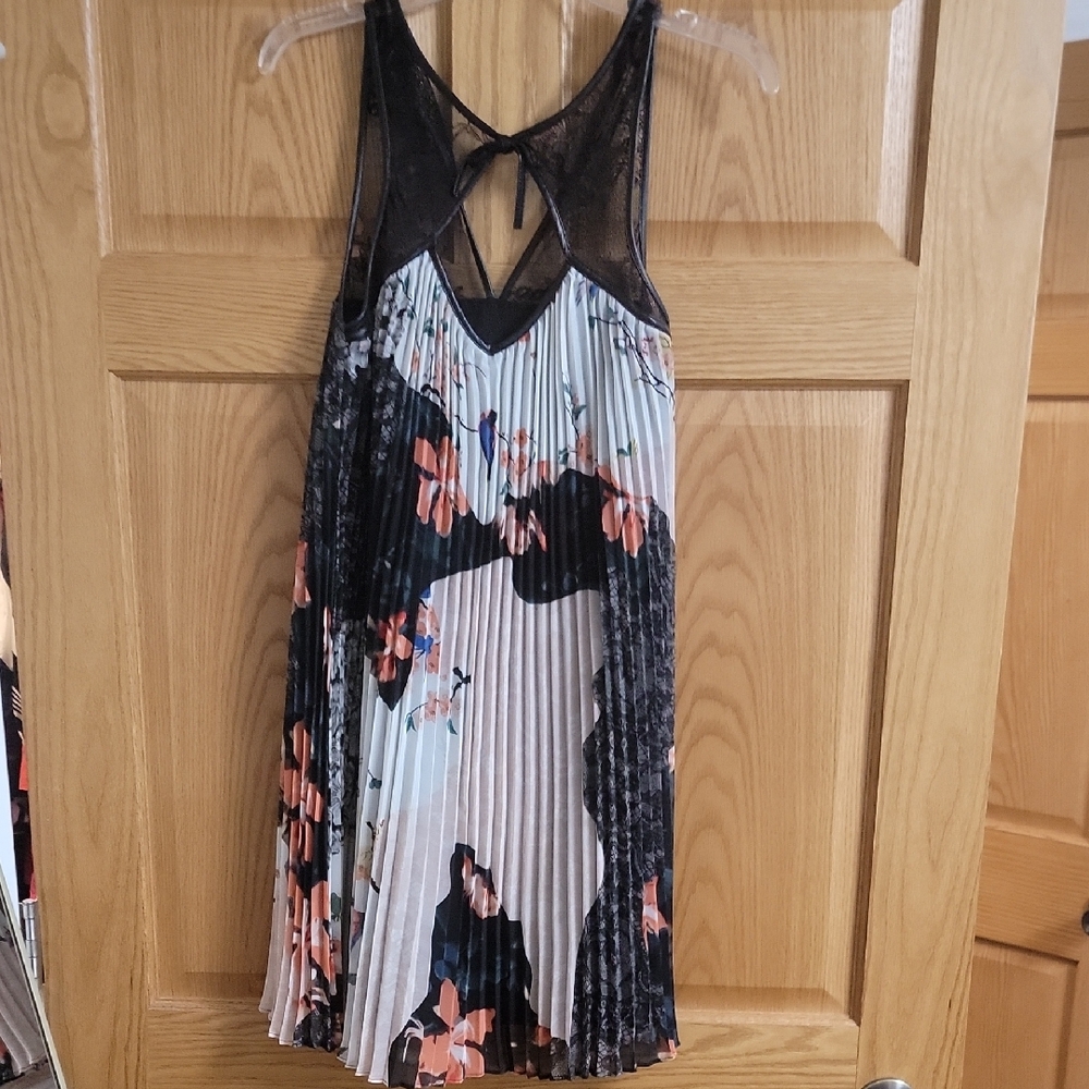 Guess Mini Floral Pleated Dress with Black Lace